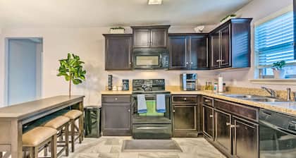 Pet-friendly Little Rock Home ~ 8 Mi to Dtwn!