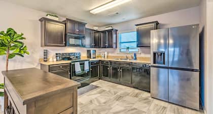 8 Mi to Downtown Little Rock: Home w/ Fenced Yard