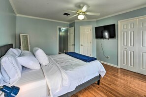 2 bedrooms, laptop workspace, iron/ironing board, bed sheets - Pet-friendly Lafayette Vacation Rental! (Lafayette)