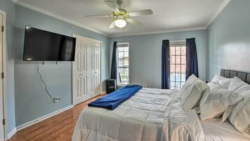 Apartment (2 Bedrooms) | 2 bedrooms, laptop workspace, iron/ironing board, bed sheets
