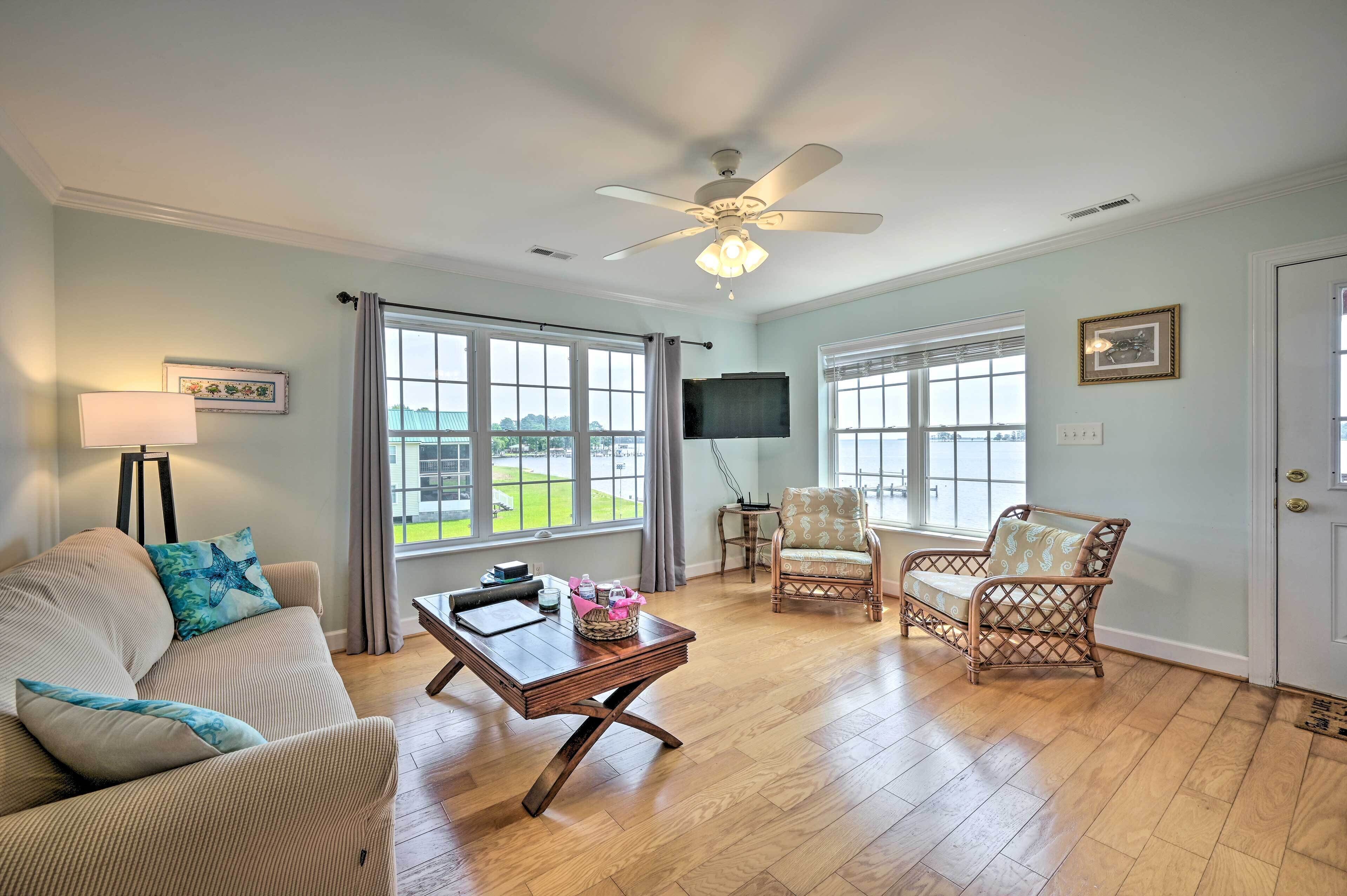 Prized Riverfront Condo w/ Fishing On-site!