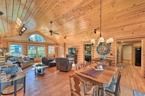 House (3 Bedrooms) | Interior