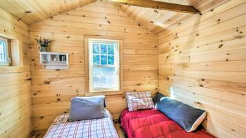 Rumah (2 Bedrooms) | 2 kamar tidur dan seprai linen