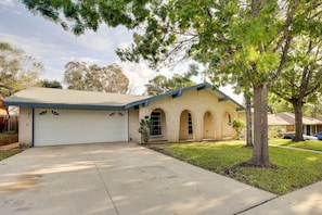 House (3 Bedrooms) | Front of property