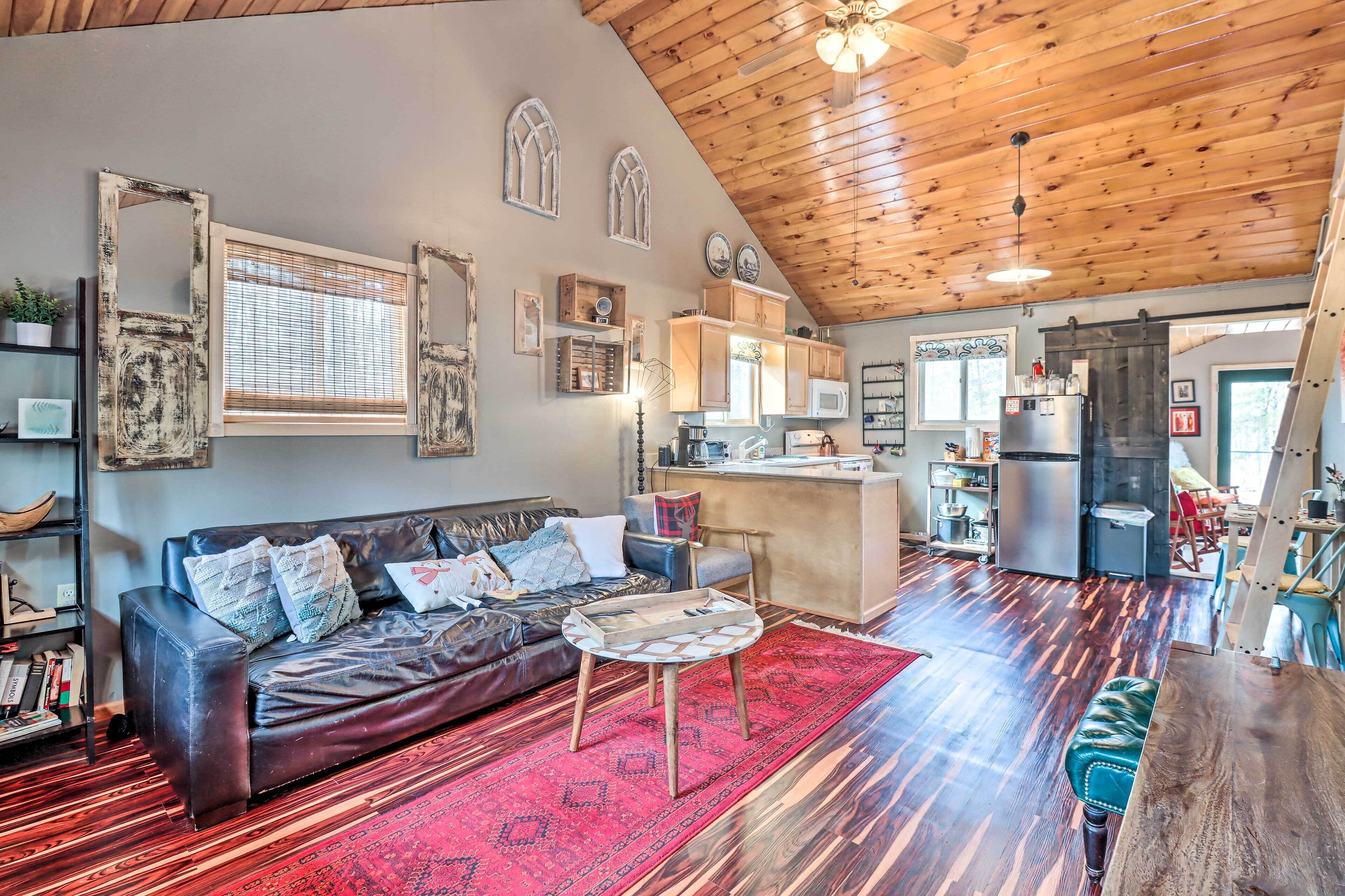 Quiet Pet-friendly Cottage < 1 Mi to State Forest!