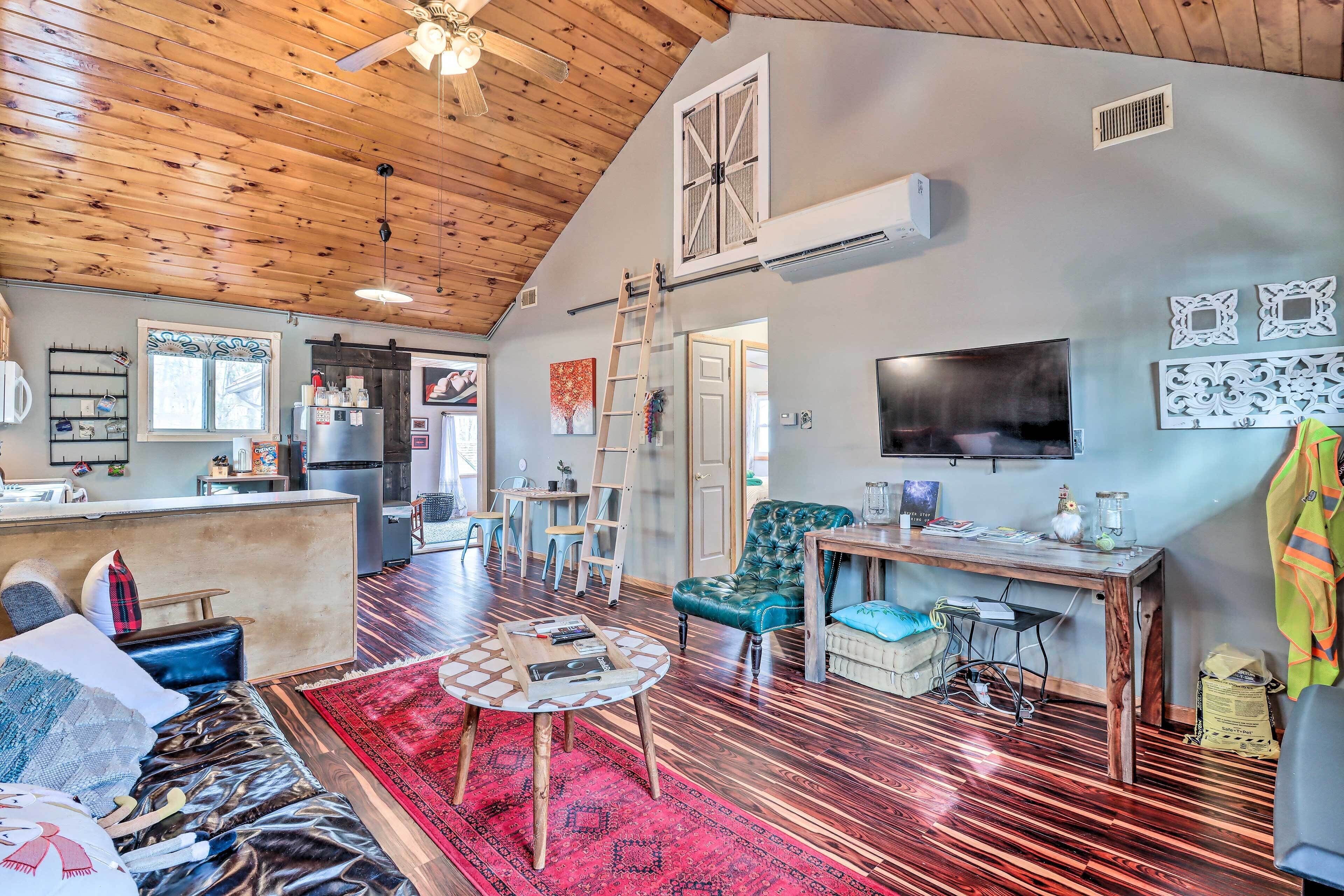 Quiet Pet-friendly Cottage < 1 Mi to State Forest!