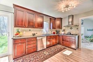 Apartment (2 Bedrooms) | Interior - Pittsford Trolley Home - Near Erie Canal! (Pittsford)