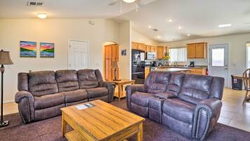 House (3 Bedrooms) | Living area | Books