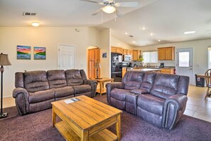 Living area - Pahrump Vacation Rental w/ Mountain Views! (Pahrump)