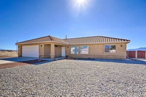 Exterior - Pahrump Vacation Rental w/ Mountain Views! (Pahrump)