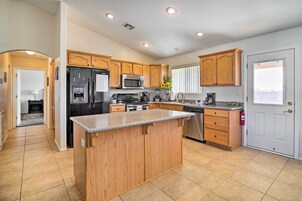 Microondas, horno, placa de cocina, lavavajillas