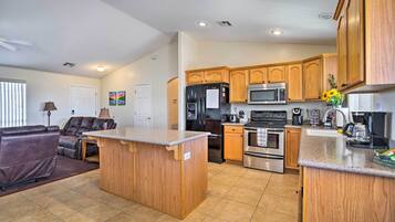House (3 Bedrooms) | Private kitchen | Microwave, oven, stovetop, dishwasher