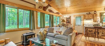 Secluded Farwell Cabin w/ Fire Pit & Gas Grill!