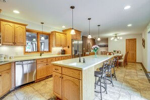 House (4 Bedrooms) | Interior