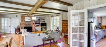 Quaint Woodstock Escape - 2 Mi to Tinker St!