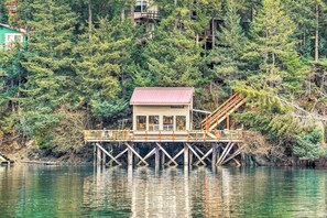 Exterior - Serene Seldovia Cabin w/ Deck, Grill & Views! (Seldovia)