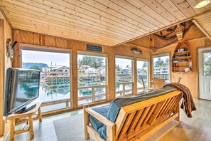 Interior - Serene Seldovia Cabin w/ Deck, Grill & Views! (Seldovia)