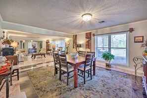 Villa (4 Bedrooms) | Interior - 7 Mi to Lake: Expansive Rogers Villa w/ Pond! (Rogers)