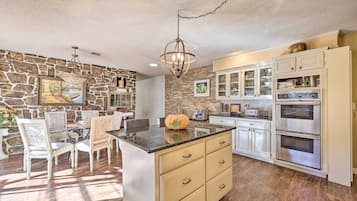 Villa (4 Bedrooms) | Interior