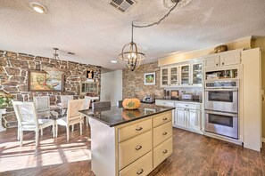 Villa (4 Bedrooms) | Interior