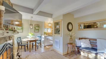 Apartment (1 Bedroom) | Interior