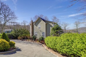 House (3 Bedrooms) | Interior - Mtn-view Ski Retreat w/ Grill in Seven Devils! (Banner Elk)