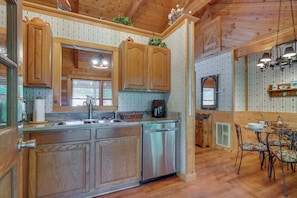 House (1 Bedroom) | Interior - 7 Mi to The Island in Pigeon Forge: Relaxing Cabin (Sevierville)