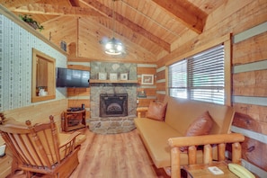 Interior - 7 Mi to The Island in Pigeon Forge: Relaxing Cabin (Sevierville)