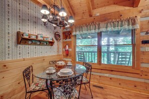 Interior - 7 Mi to The Island in Pigeon Forge: Relaxing Cabin (Sevierville)