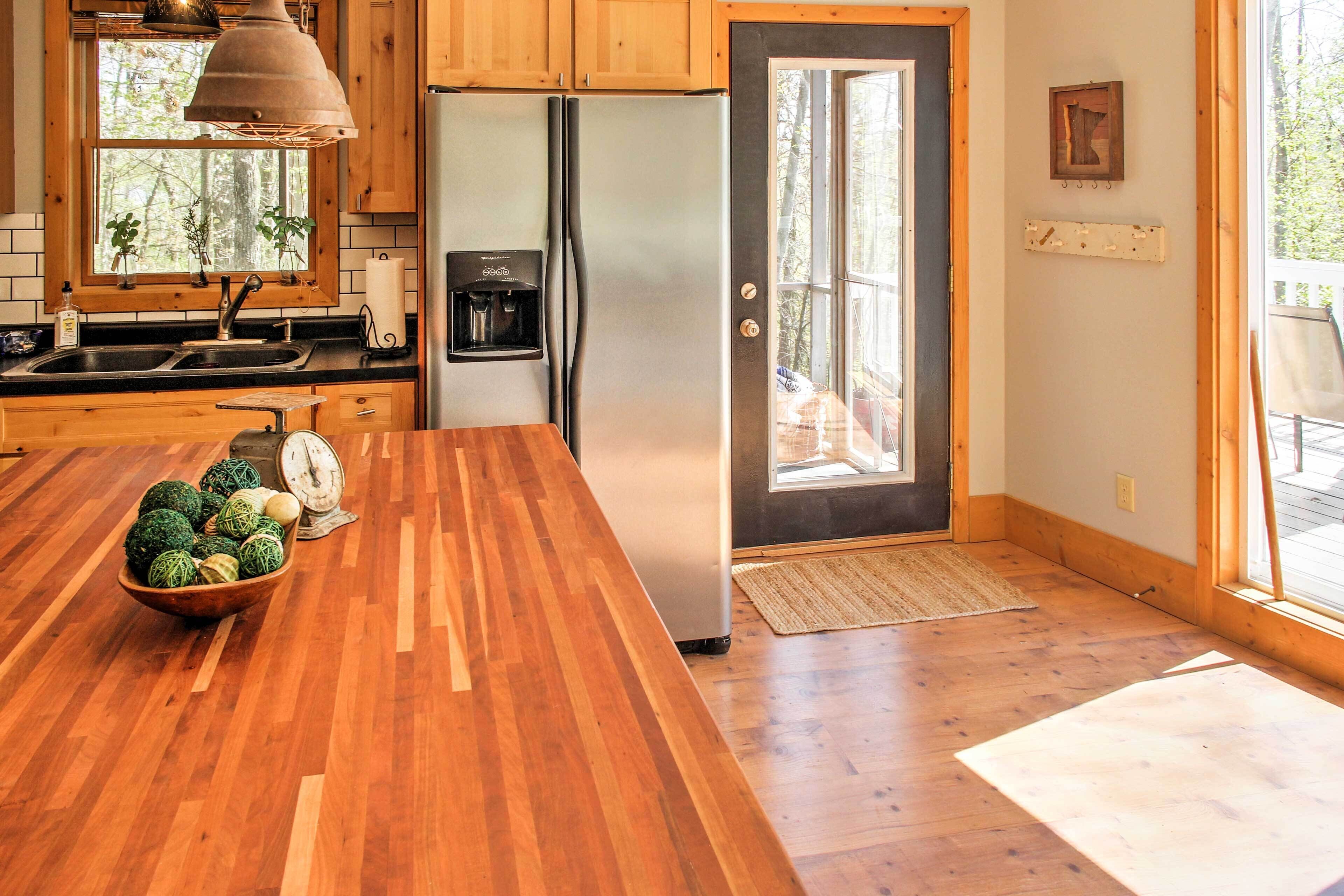 Spacious Pine Lake Home: Deck, Fire Pit + 3 Acres!