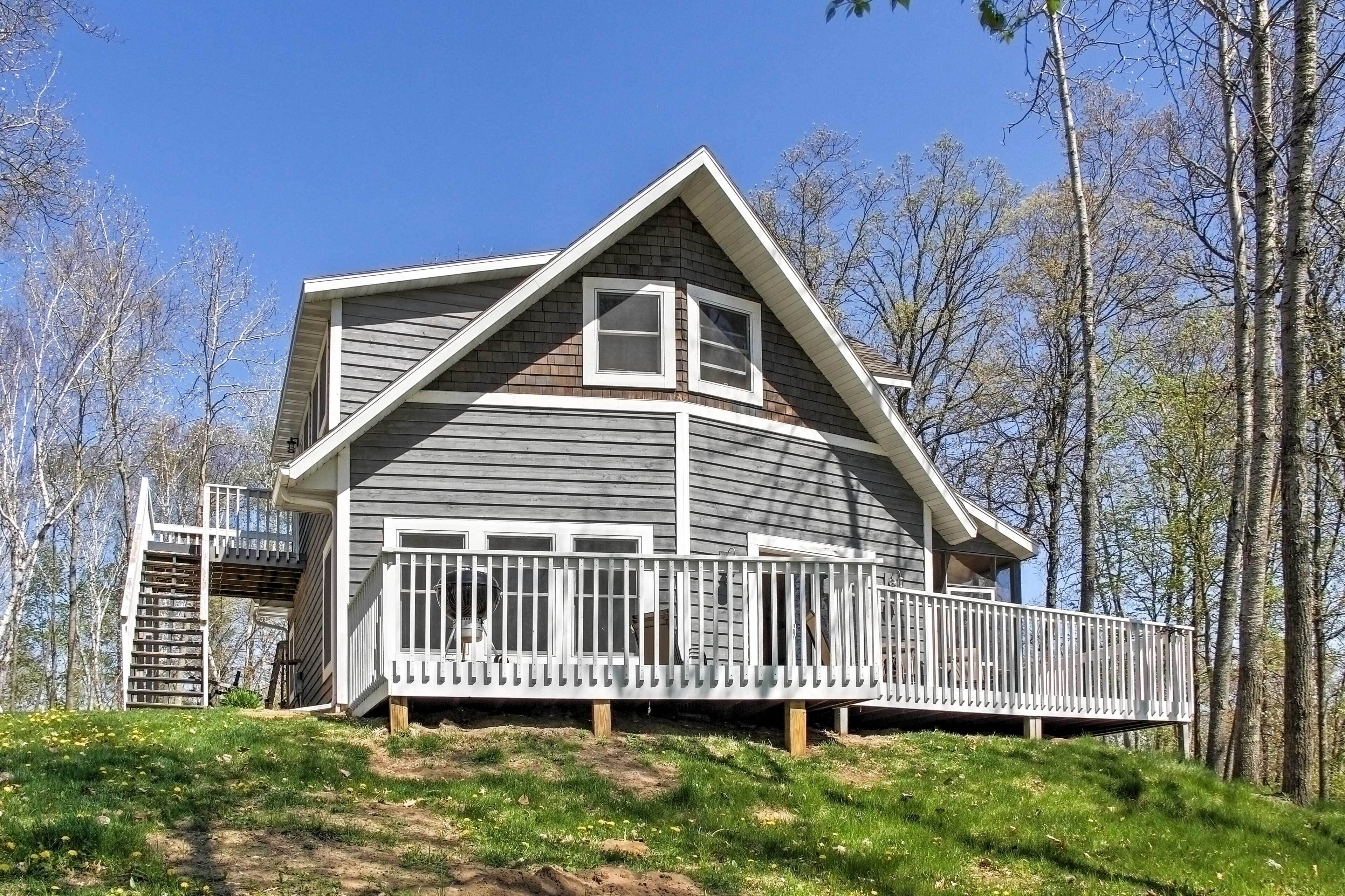 Spacious Pine Lake Home: Deck, Fire Pit + 3 Acres!