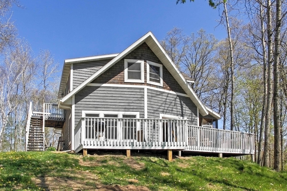 Spacious Pine Lake Home: Deck, Fire Pit + 3 Acres!