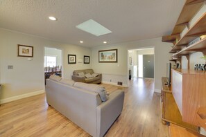 House (5 Bedrooms) | Interior - Quiet Salinas Vacation Rental 10 Mi to Beach (Salinas)