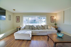 House (5 Bedrooms) | Interior