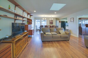 House (5 Bedrooms) | Interior