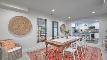 Apartment (2 Bedrooms) | Front of property