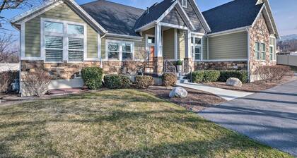 Vibrant Chic Home ~ 20 Mi to Salt Lake City!