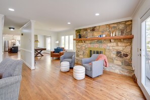 TV, fireplace, books - Spacious Waterfront Hyco Lake Retreat w/ Dock! (Leasburg)