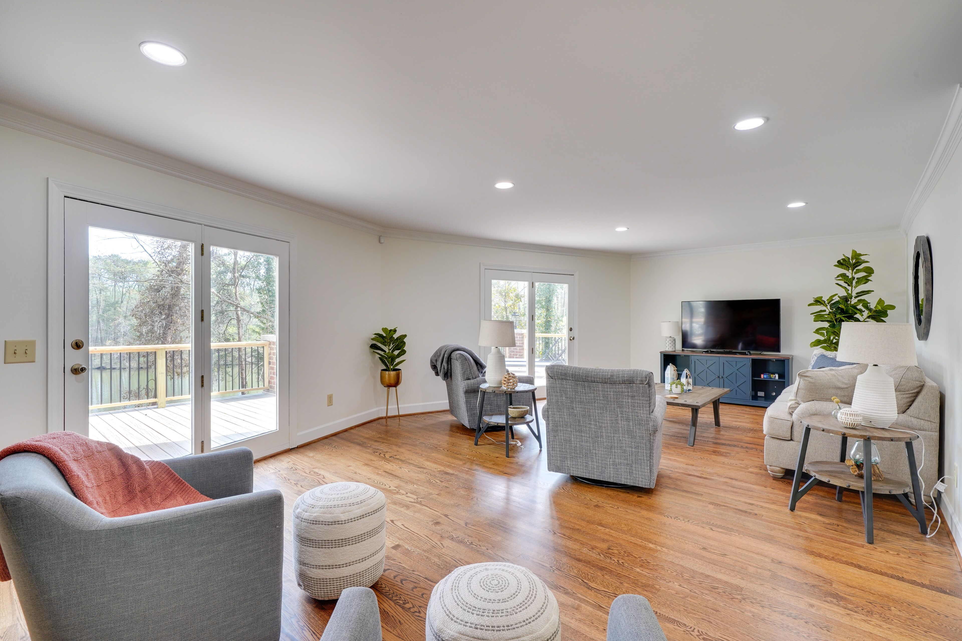 Spacious Waterfront Hyco Lake Retreat w/ Dock!