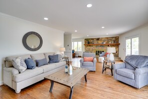 TV, fireplace, books - Spacious Waterfront Hyco Lake Retreat w/ Dock! (Leasburg)