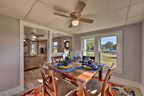 Porch, Fire Pit & Grill: Blue Ridge Mtn Cottage!