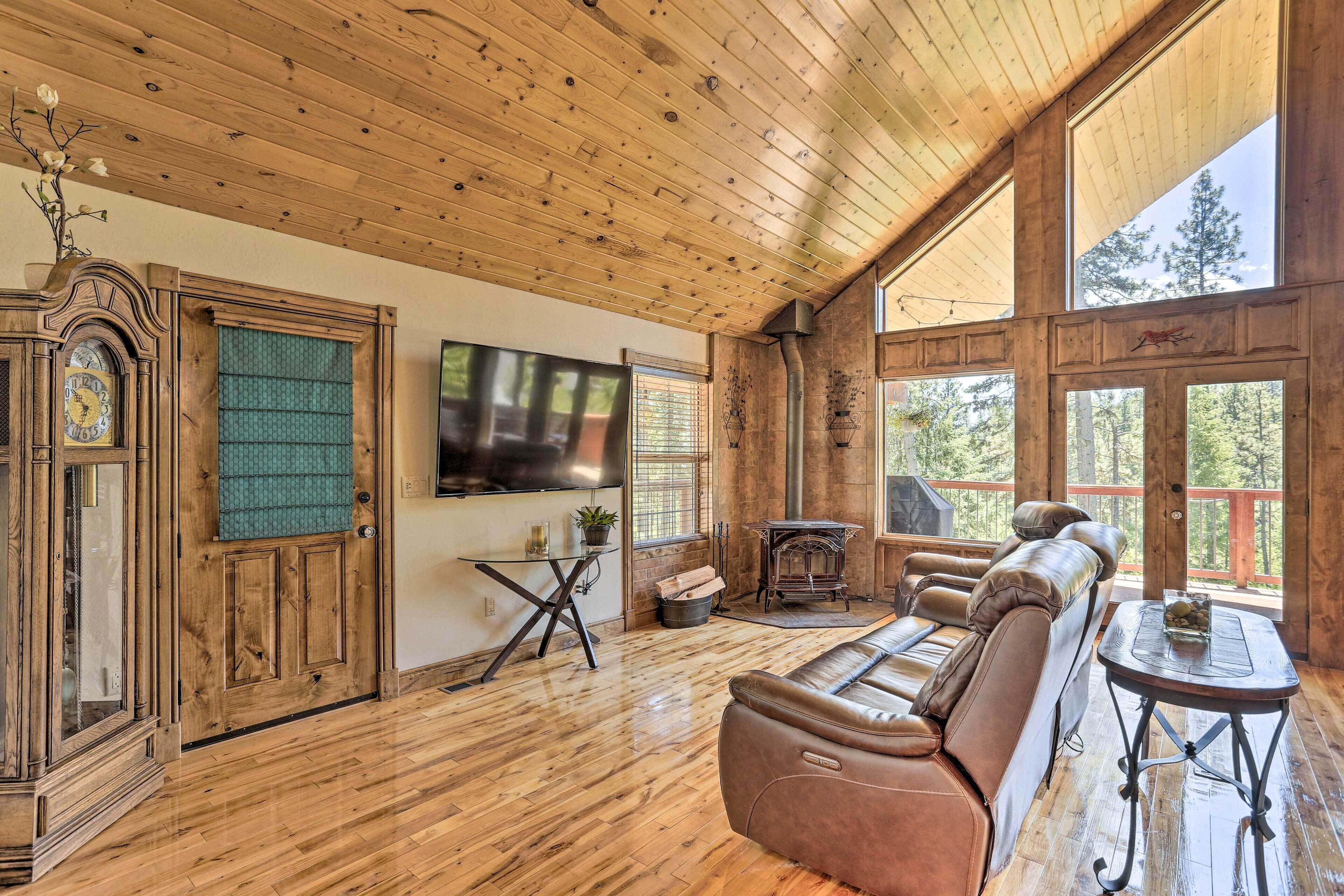 Updated Garden Valley Home w/ Fire Pit & Game Room