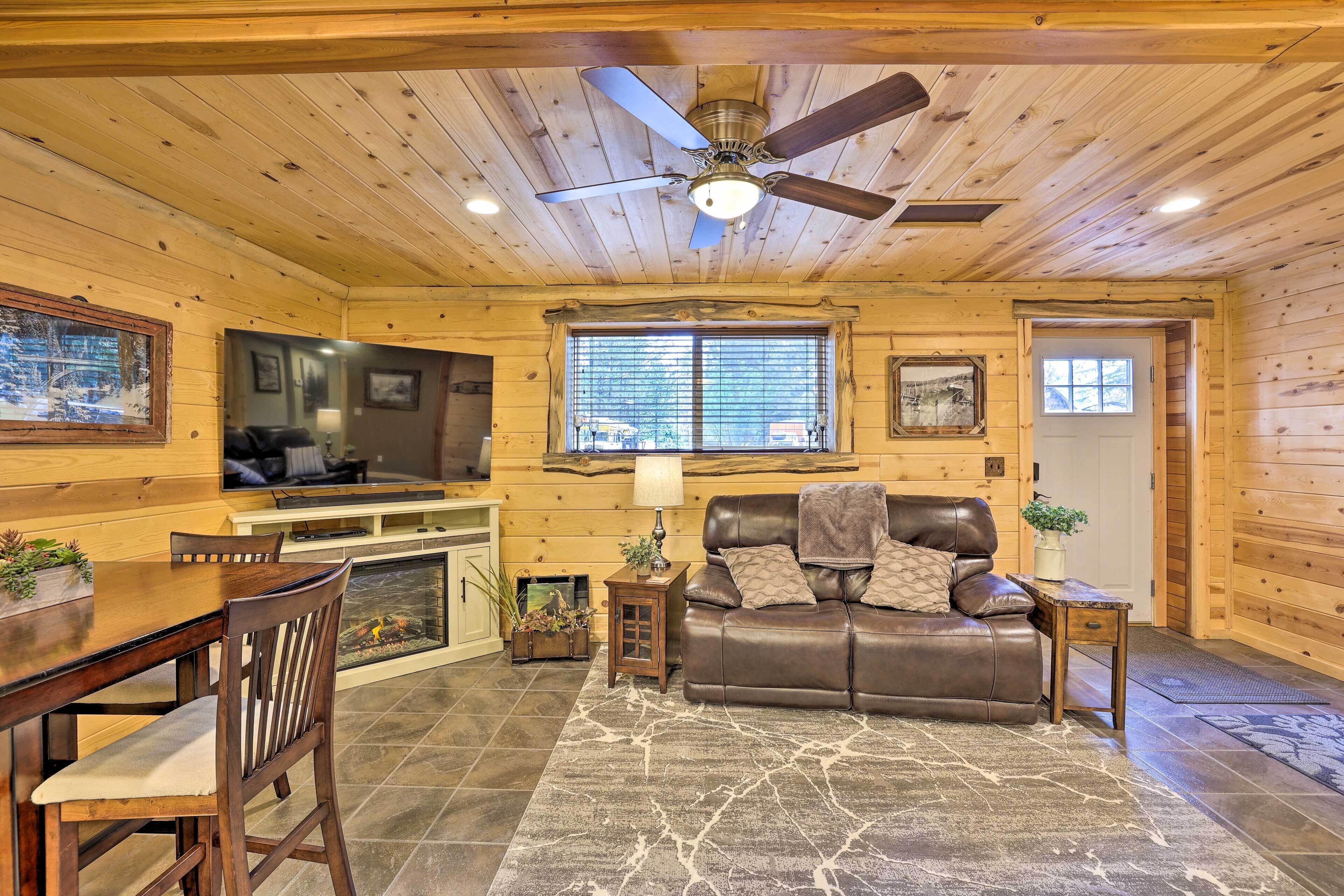 Splendid Mccall Condo: Grill, 1 Mi to Lake!