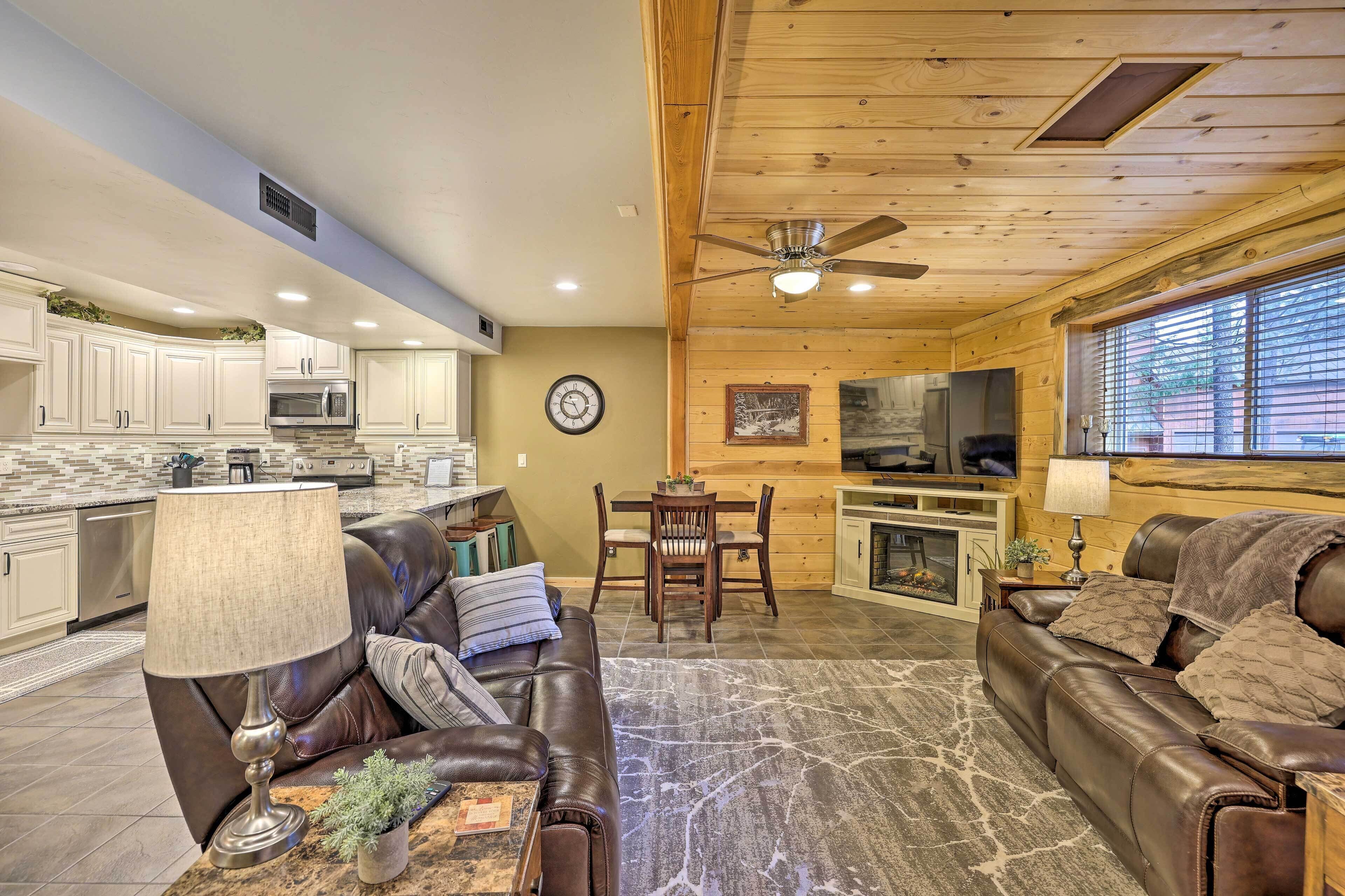 Splendid Mccall Condo: Grill, 1 Mi to Lake!