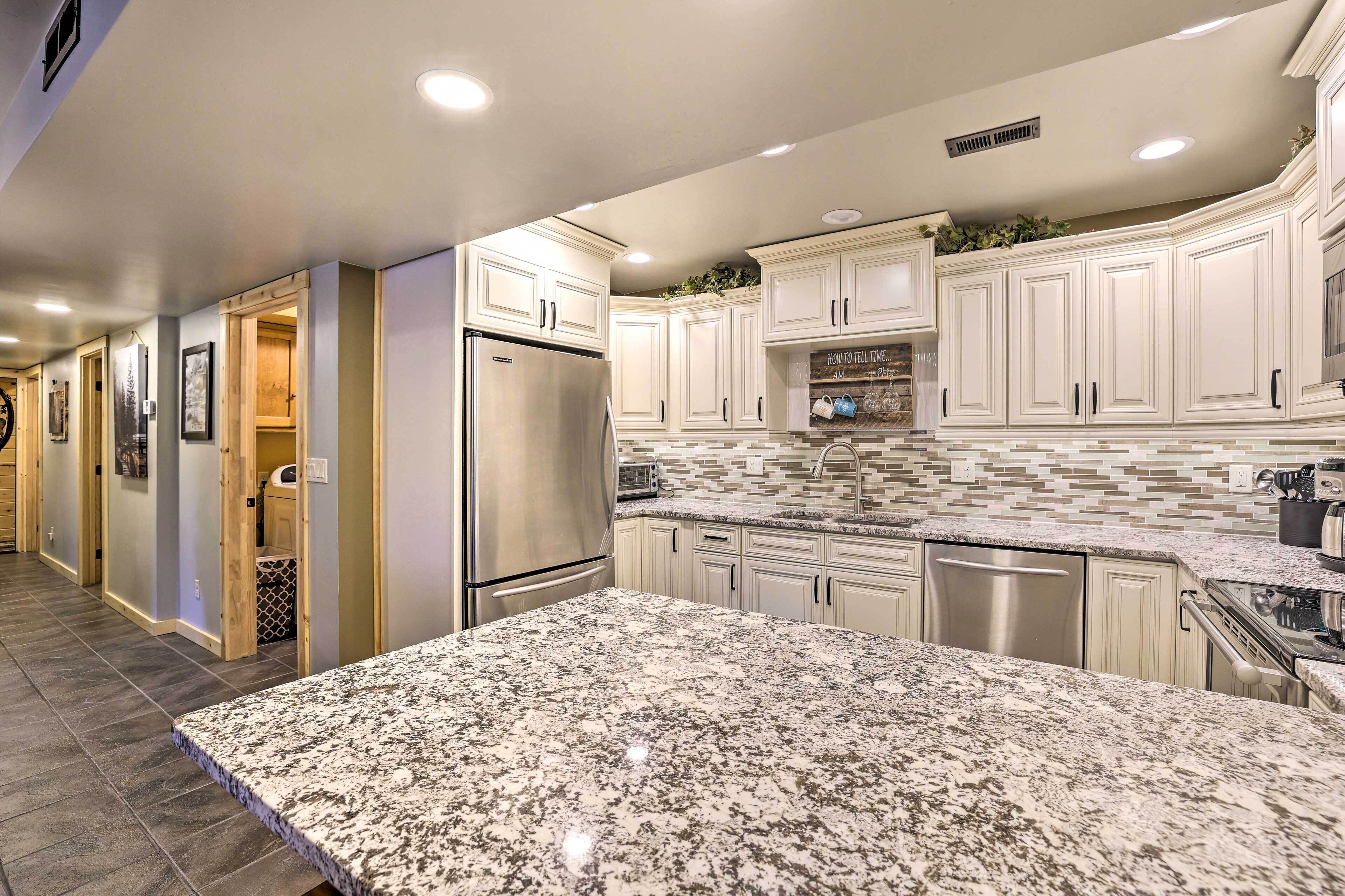 Splendid Mccall Condo: Grill, 1 Mi to Lake!