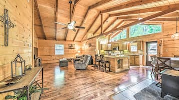 House (2 Bedrooms) | Interior