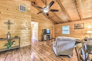 House (2 Bedrooms) | Interior - Updated Ruidoso Cabin w/ Spacious Deck & View (Ruidoso)