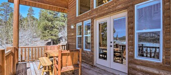 Whistling Woods Cabin: Meadow Views + Gas Grill!