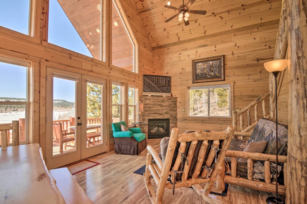 Whistling Woods Cabin: Beautiful Meadow Views