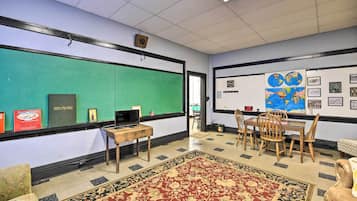 ุงูู
ูุดุฃุฉ ู
ู ุงูุฏุงุฎู